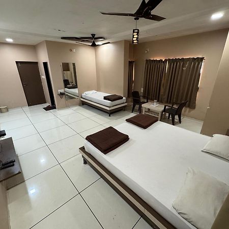 Hotel Bluediamond Bardoli Exterior photo